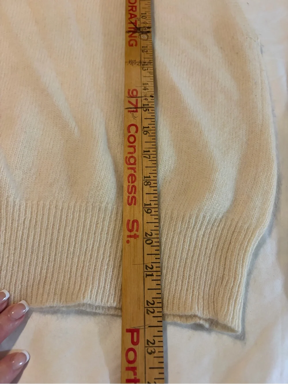 L.L. Bean vintage Men's Cream ribbed V-Neck and him Sweater vest size 40